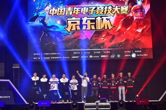 Heroic , Virtus.pro , Wildcard, 和 Rare Atom 是首批被淘汰的队伍，来自 FISSURE Playground #1