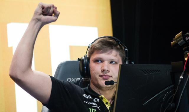 赌场防骗：揭秘“洗牌过程中的藏牌术”——老手是如何瞒天过海的。（赌场防骗警示：洗牌暗藏牌的黑幕——老手如何掩人耳目）