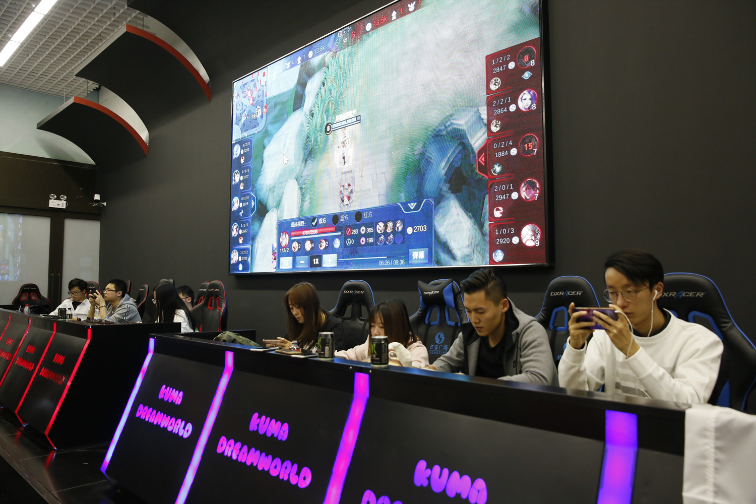 一颗中国心，100T华裔选手FBI队服印制中国国旗