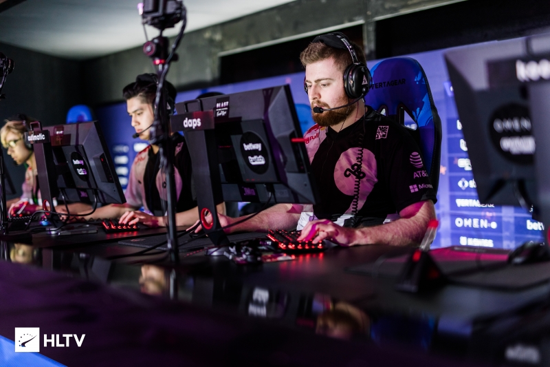 游戏太癫了！千万玩家集体「指猫为鼠」，还成了腾讯王牌游戏的新宠儿