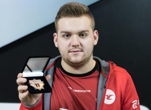 WBG选手数据： Xiaohu 、 Light 、Xiaohao三人数据糟糕